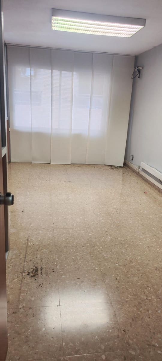 3 soveværelse Kontor til salg i Castello de la Plana - € 110.000 (Ref: 9841110)