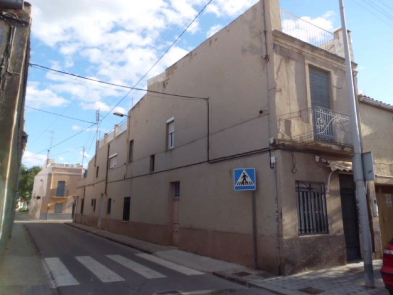 6 bedroom Townhouse for sale in Almassora / Almazora - € 110,000 (Ref: 9841115)