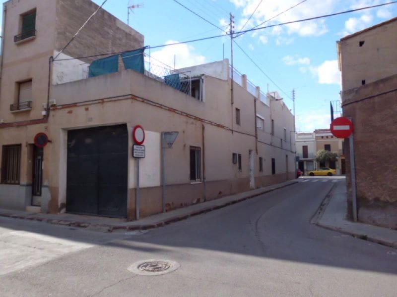 6 bedroom Townhouse for sale in Almassora / Almazora - € 110,000 (Ref: 9841115)