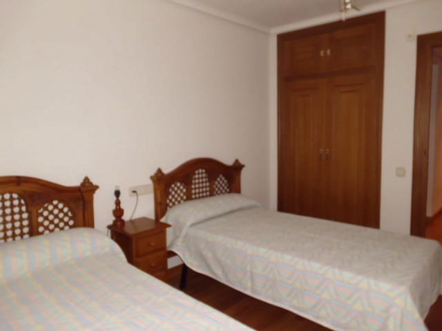 5 bedroom Flat for sale in Castello de la Plana - € 400,000 (Ref: 9841116)