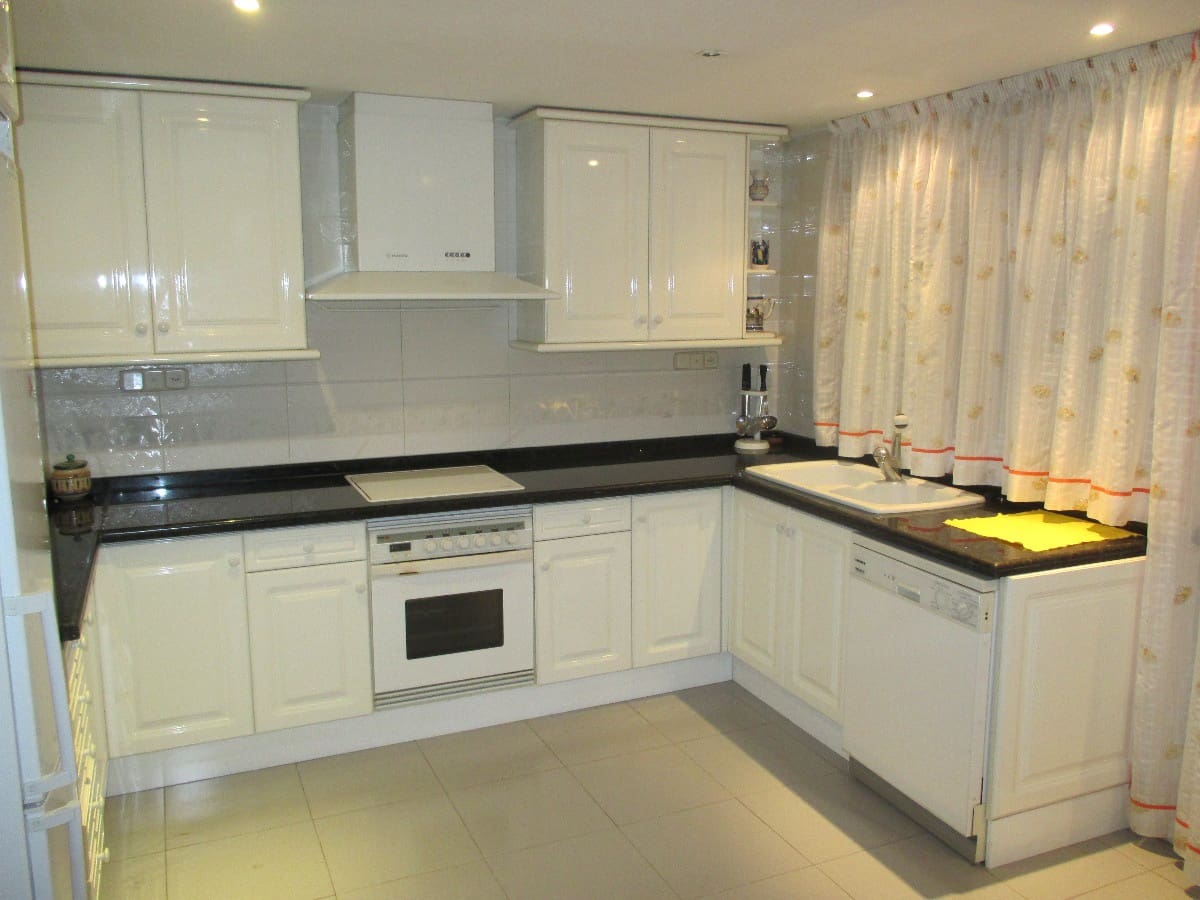 5 bedroom Flat for sale in Castello de la Plana - € 400,000 (Ref: 9841116)