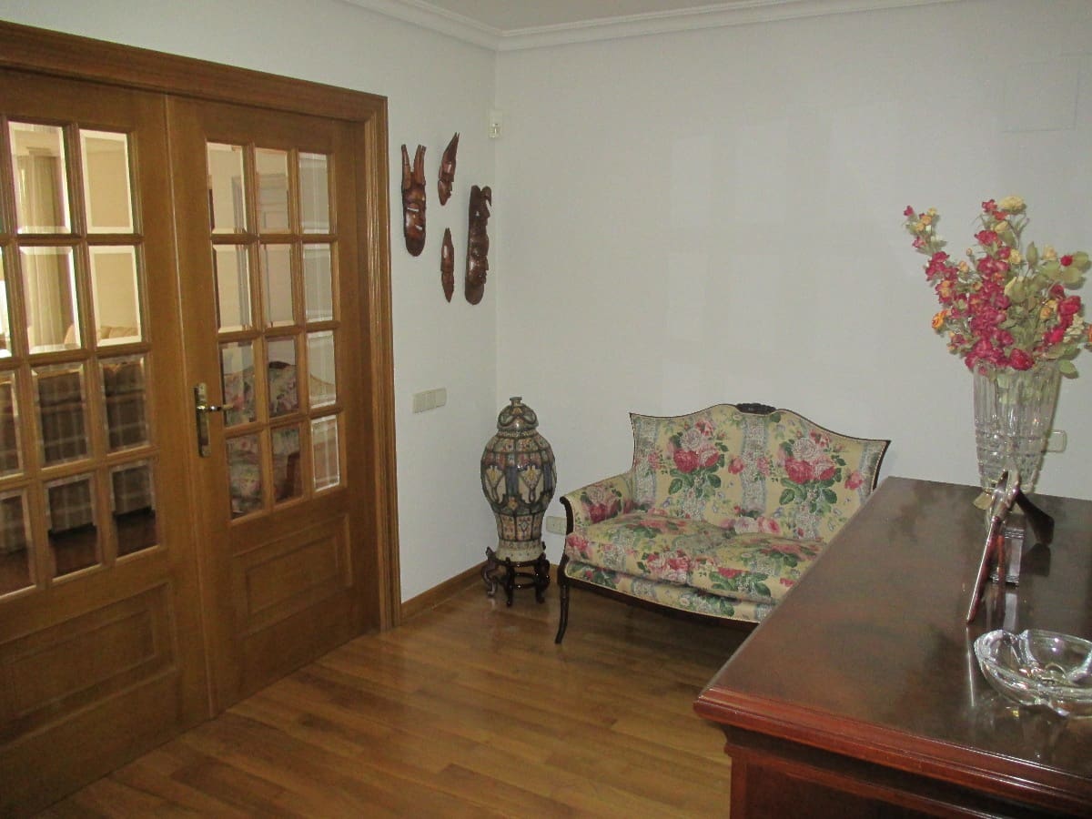 5 bedroom Flat for sale in Castello de la Plana - € 400,000 (Ref: 9841116)