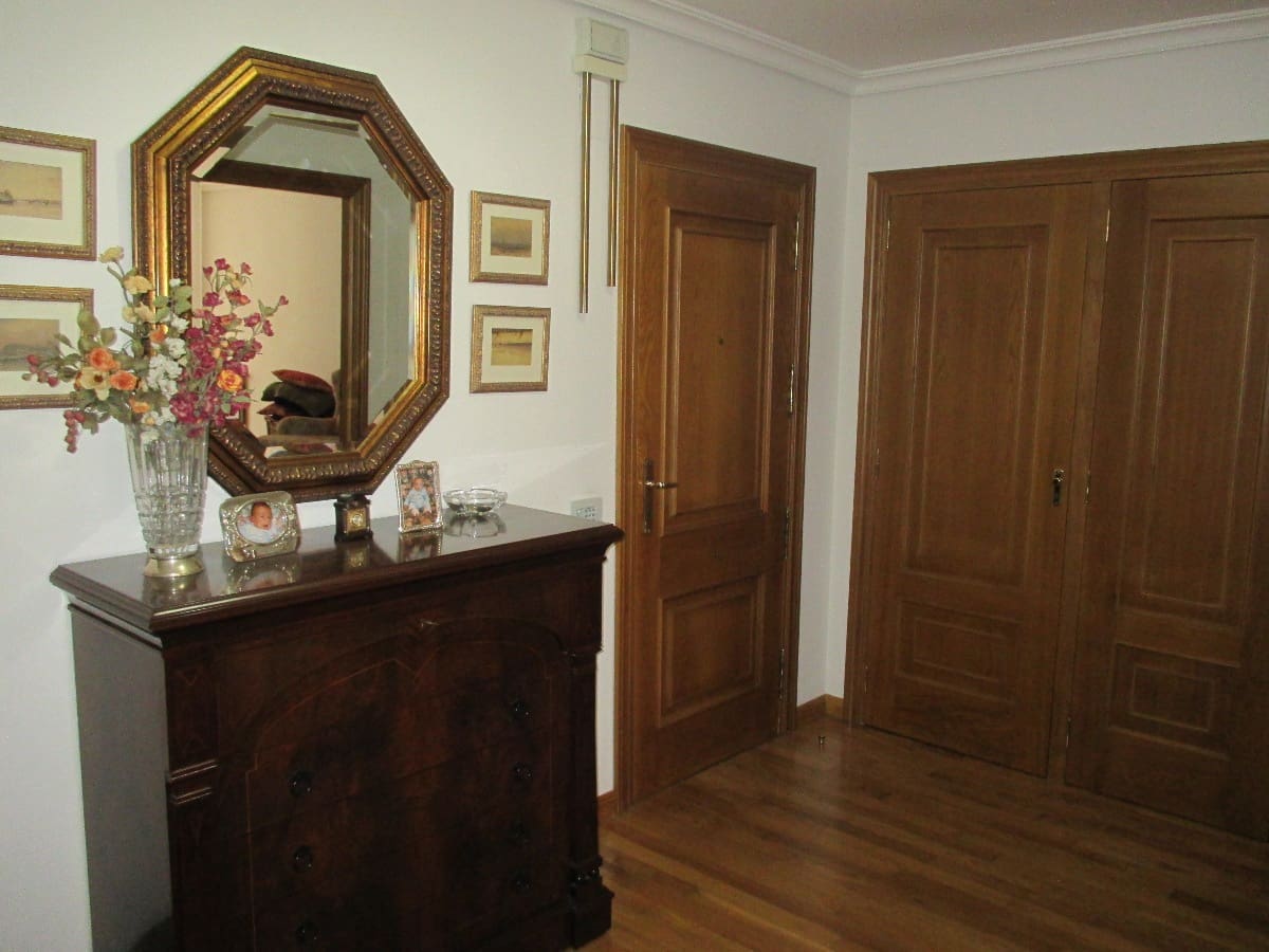 5 bedroom Flat for sale in Castello de la Plana - € 400,000 (Ref: 9841116)