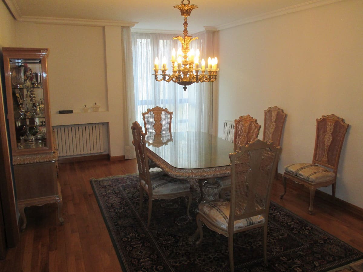 5 bedroom Flat for sale in Castello de la Plana - € 400,000 (Ref: 9841116)