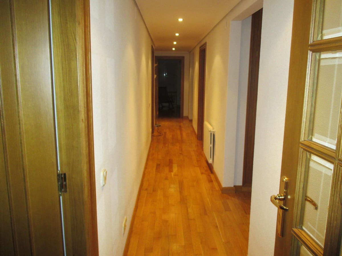 5 bedroom Flat for sale in Castello de la Plana - € 400,000 (Ref: 9841116)