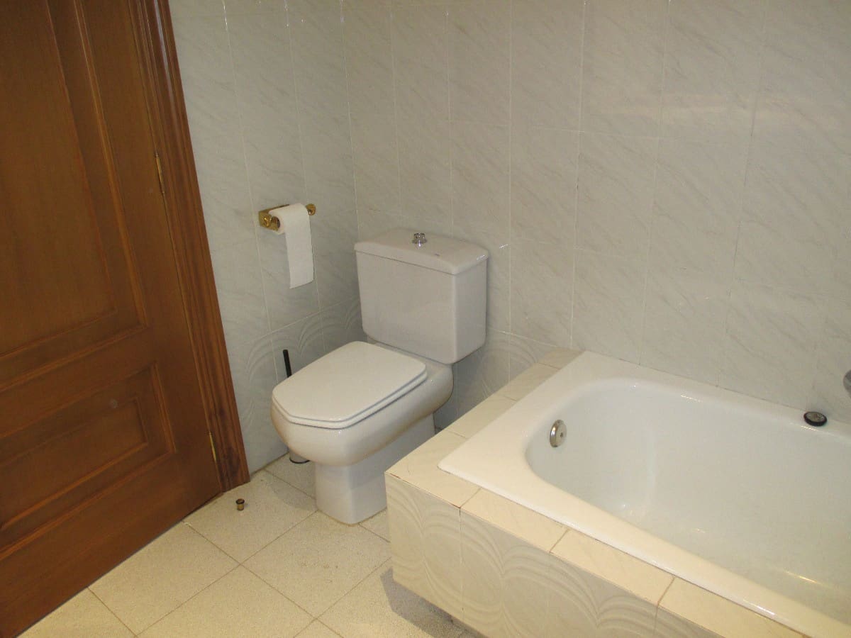 5 bedroom Flat for sale in Castello de la Plana - € 400,000 (Ref: 9841116)