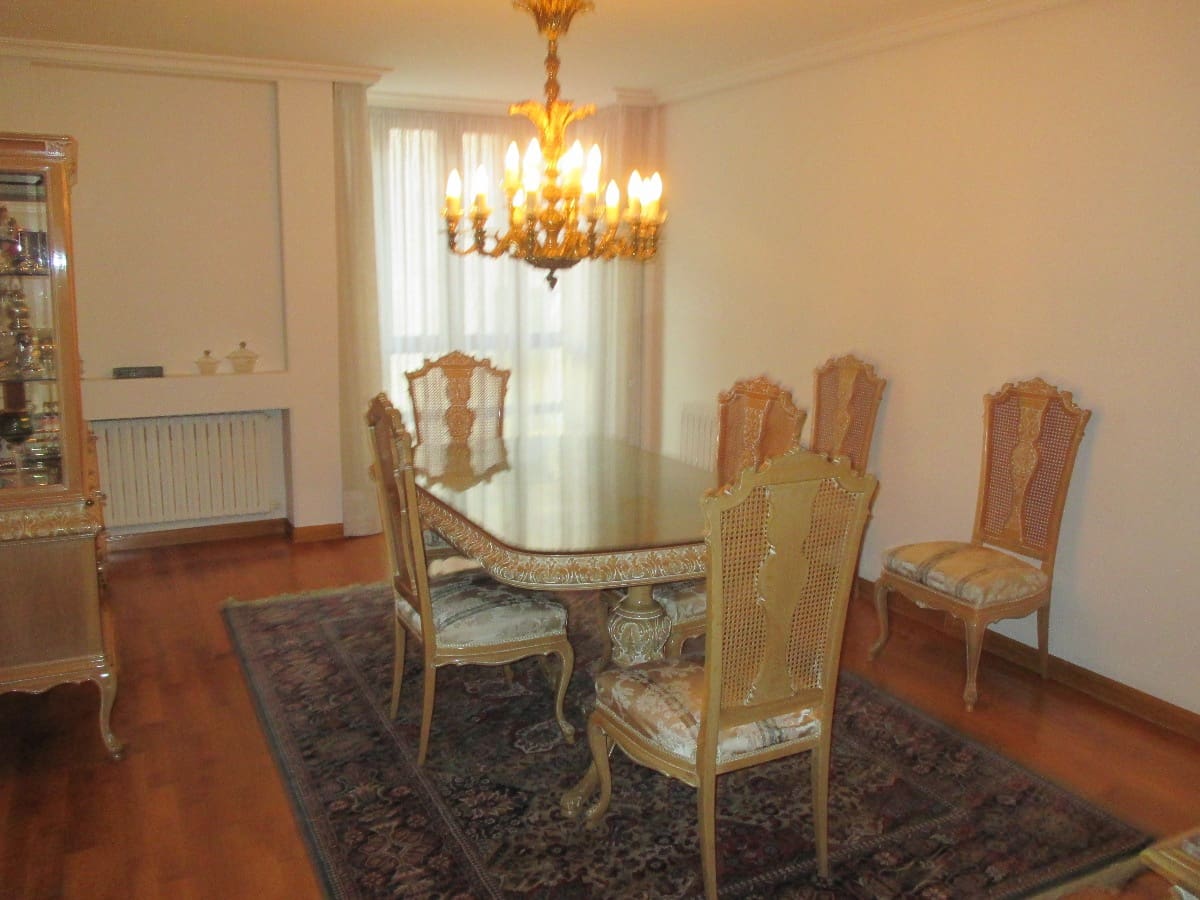 5 bedroom Flat for sale in Castello de la Plana - € 400,000 (Ref: 9841116)