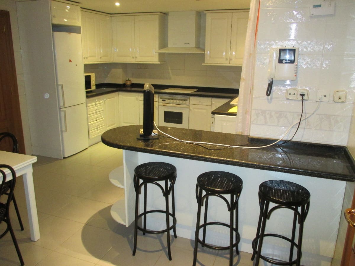 5 bedroom Flat for sale in Castello de la Plana - € 400,000 (Ref: 9841116)