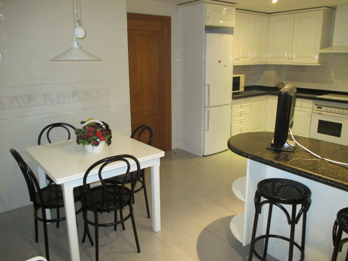 5 bedroom Flat for sale in Castello de la Plana - € 400,000 (Ref: 9841116)