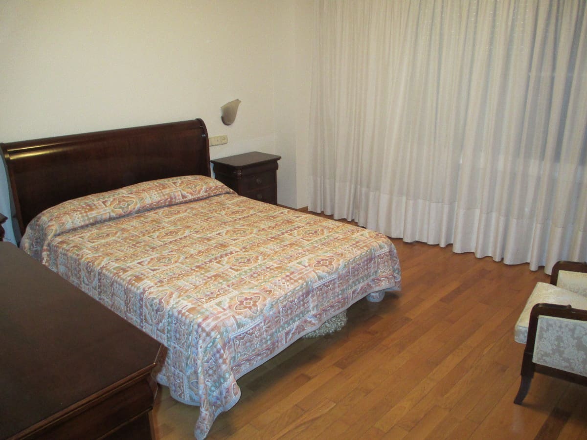 5 bedroom Flat for sale in Castello de la Plana - € 400,000 (Ref: 9841116)