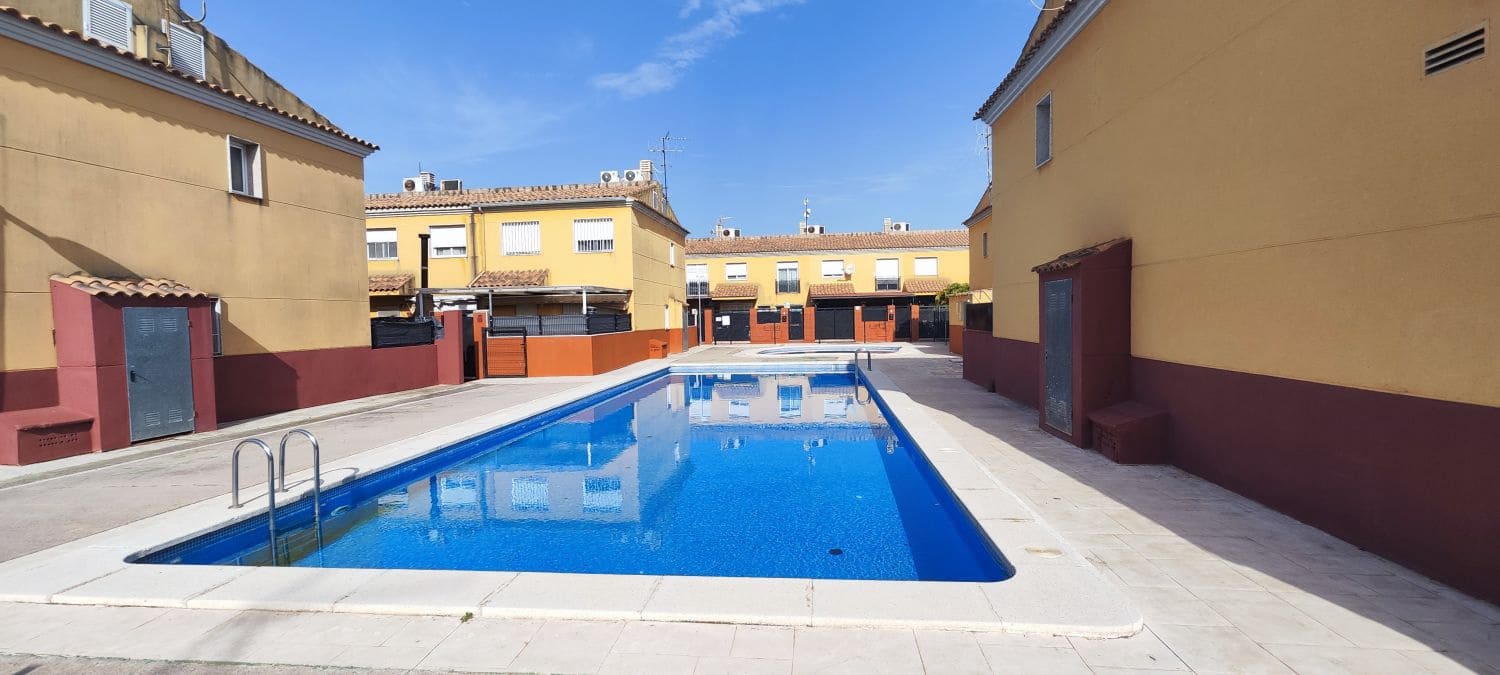 3 sovrum Radhus att hyra i Almassora / Almazora med pool garage - 850 € (Ref: 9915379)
