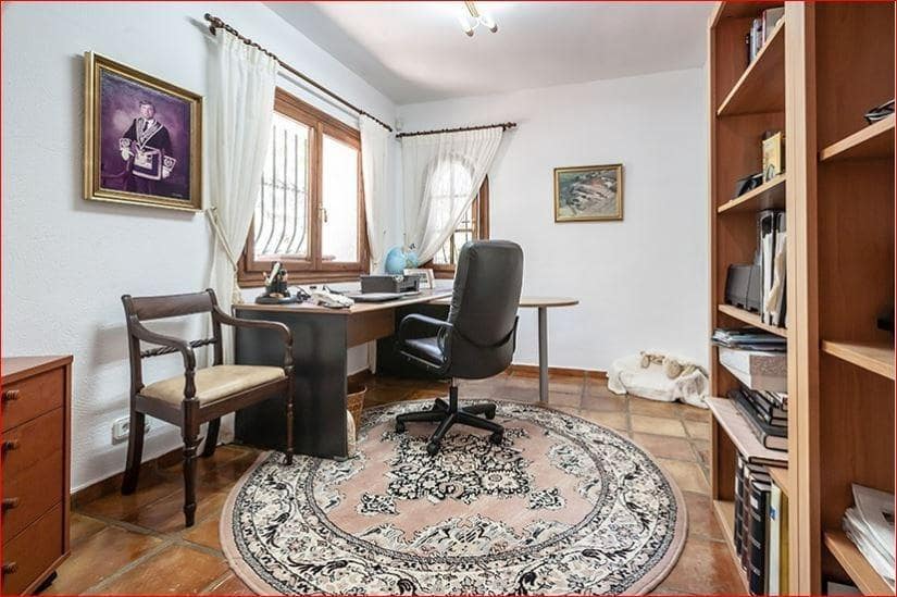 Chalet de 4 habitaciones en La Xara en venta con piscina garaje - 850.000 € (Ref: 9207303)