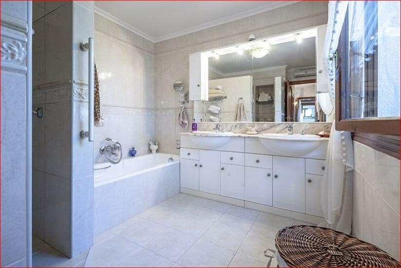 Chalet de 4 habitaciones en La Xara en venta con piscina garaje - 850.000 € (Ref: 9207303)