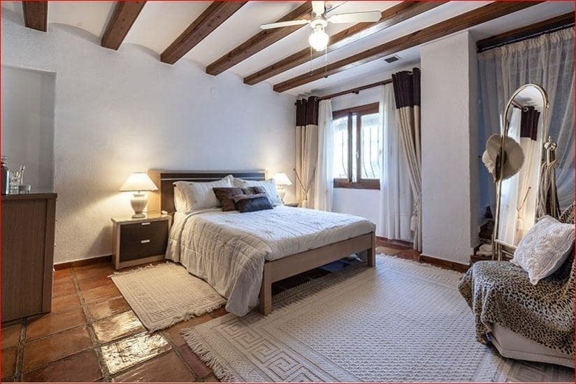 Chalet de 4 habitaciones en La Xara en venta con piscina garaje - 850.000 € (Ref: 9207303)