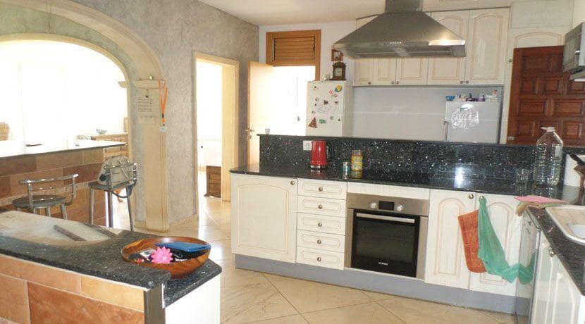 8 slaapkamer Villa te koop in Denia met zwembad garage - € 749.000 (Ref: 9216855)