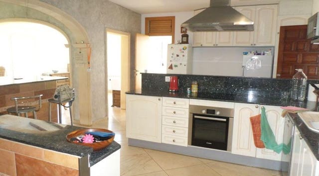 8 slaapkamer Villa te koop in El Montgó, Dénia met zwembad garage - € 749.000 (Ref: 9216855)