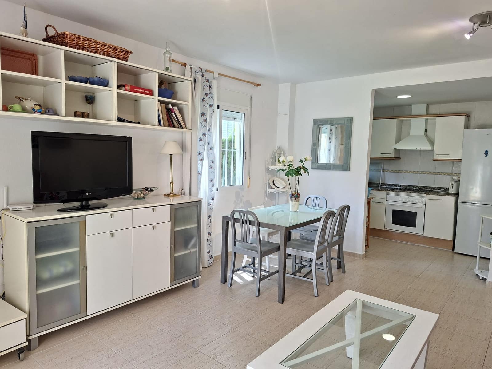 2 bedroom Apartment for rent in Denia with pool garage - € 750 (Ref: 9301530)