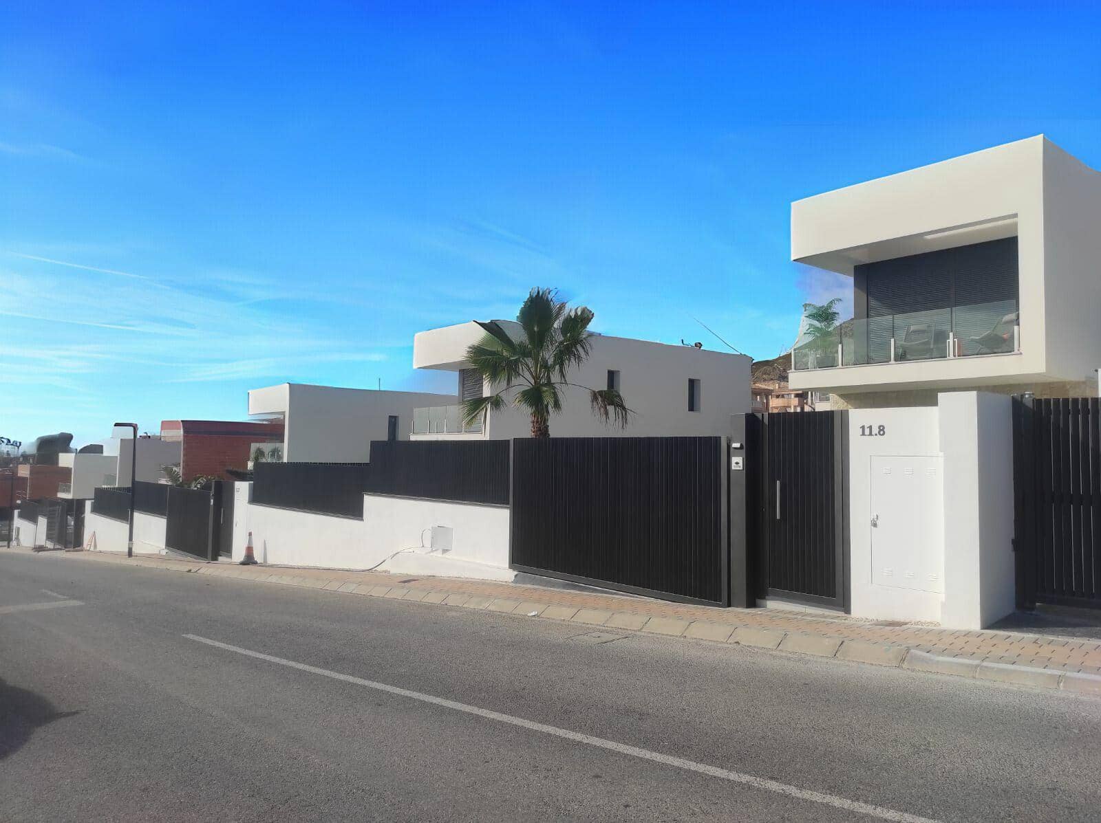 3 bedroom Villa for sale in Finestrat with pool garage - € 895,000 (Ref: 9426390)