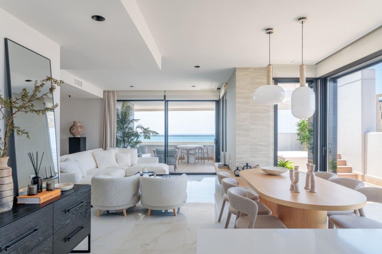 Apartamento de 2 habitaciones en Benidorm en venta con piscina garaje - 690.000 € (Ref: 9426400)