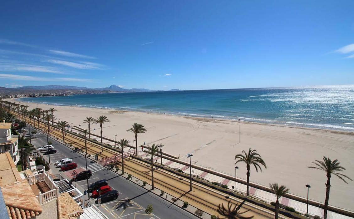 4 slaapkamer Villa te koop in Playa de Muchavista met zwembad garage - € 710.000 (Ref: 9426403)