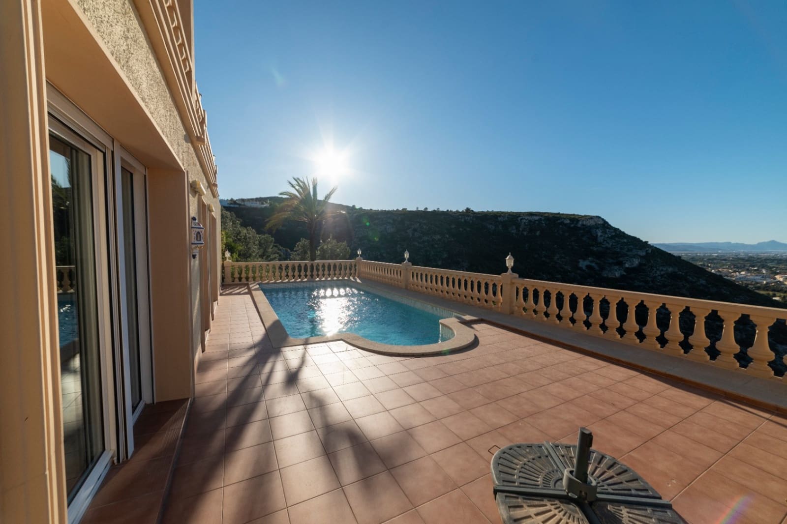 5 sypialnia Willa na sprzedaż w Denia z basenem garażem - 1 375 000 € (Ref: 9618675)