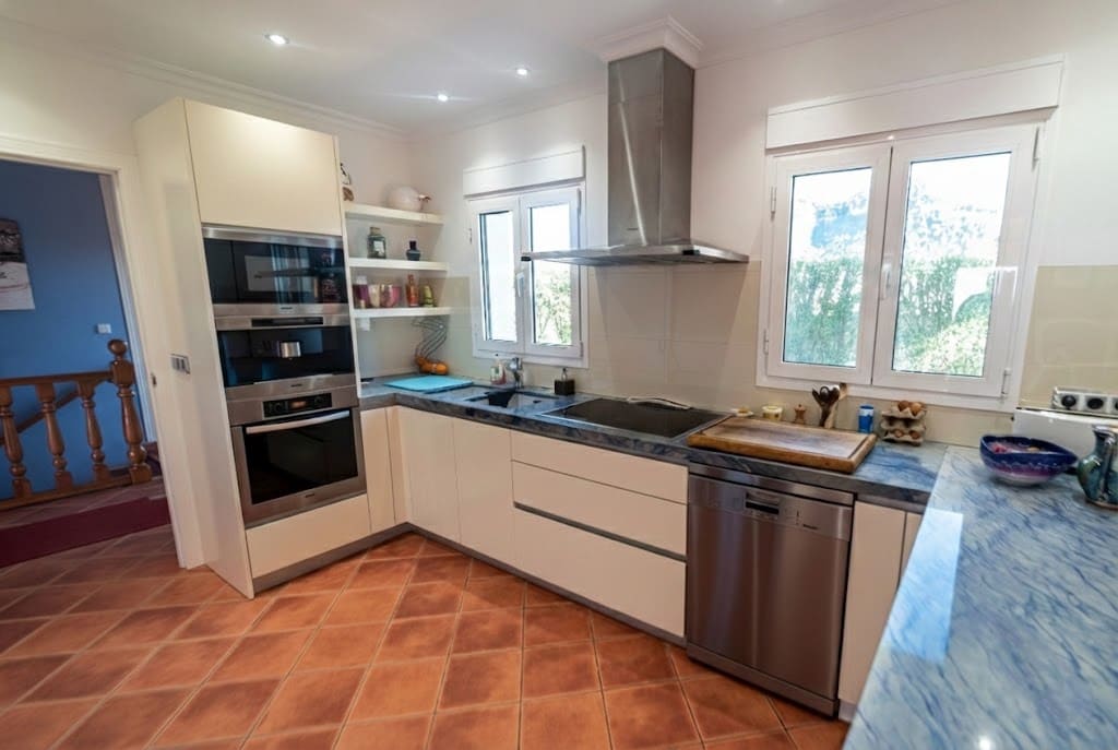 5 bedroom Villa for sale in Denia with pool garage - € 1,375,000 (Ref: 9618675)