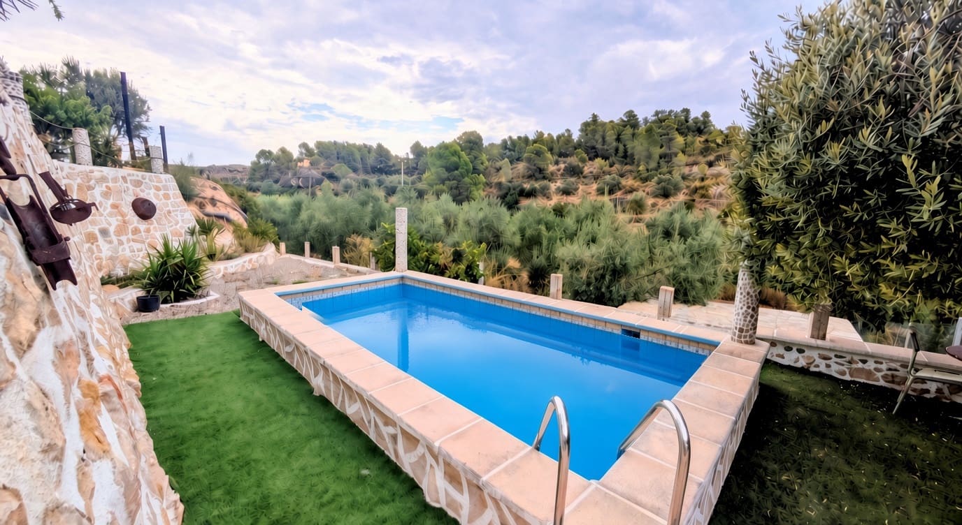2 Zimmer Finca/Landgut zu verkaufen in Flix mit Pool Garage - 185.000 € (Ref: 10121076)