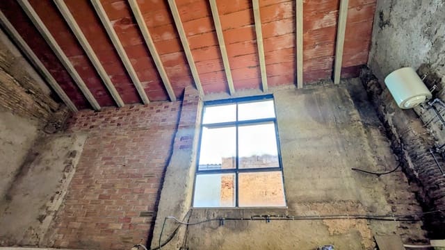 Dom na sprzedaż w Gandesa - 70 000 € (Ref: 10187315)