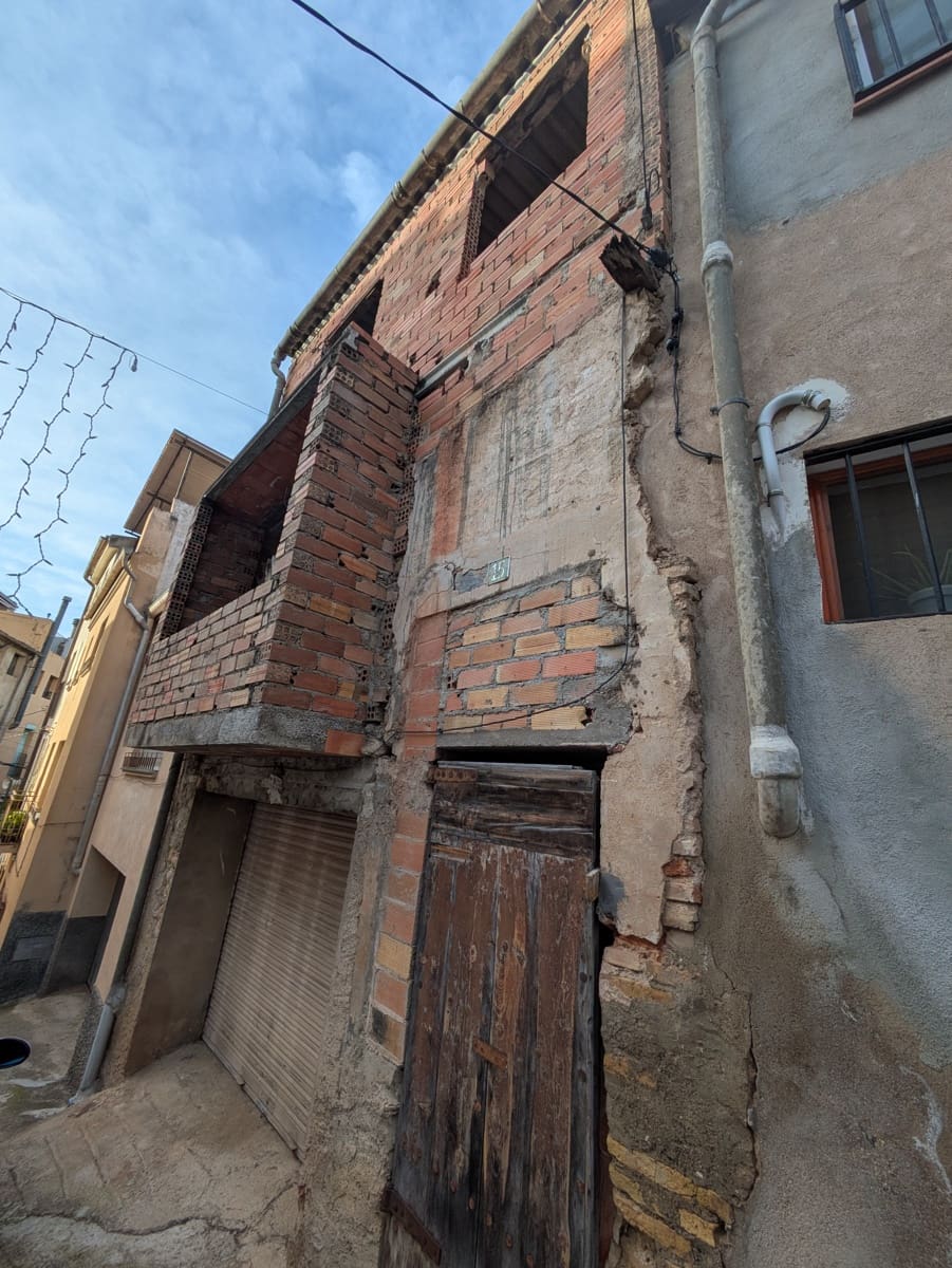 3 soveværelse Byhus til salg i Garcia med garage - € 13.000 (Ref: 8685653)