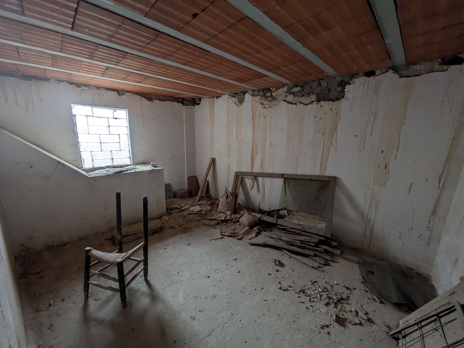 3 soveværelse Byhus til salg i Garcia med garage - € 13.000 (Ref: 8685653)