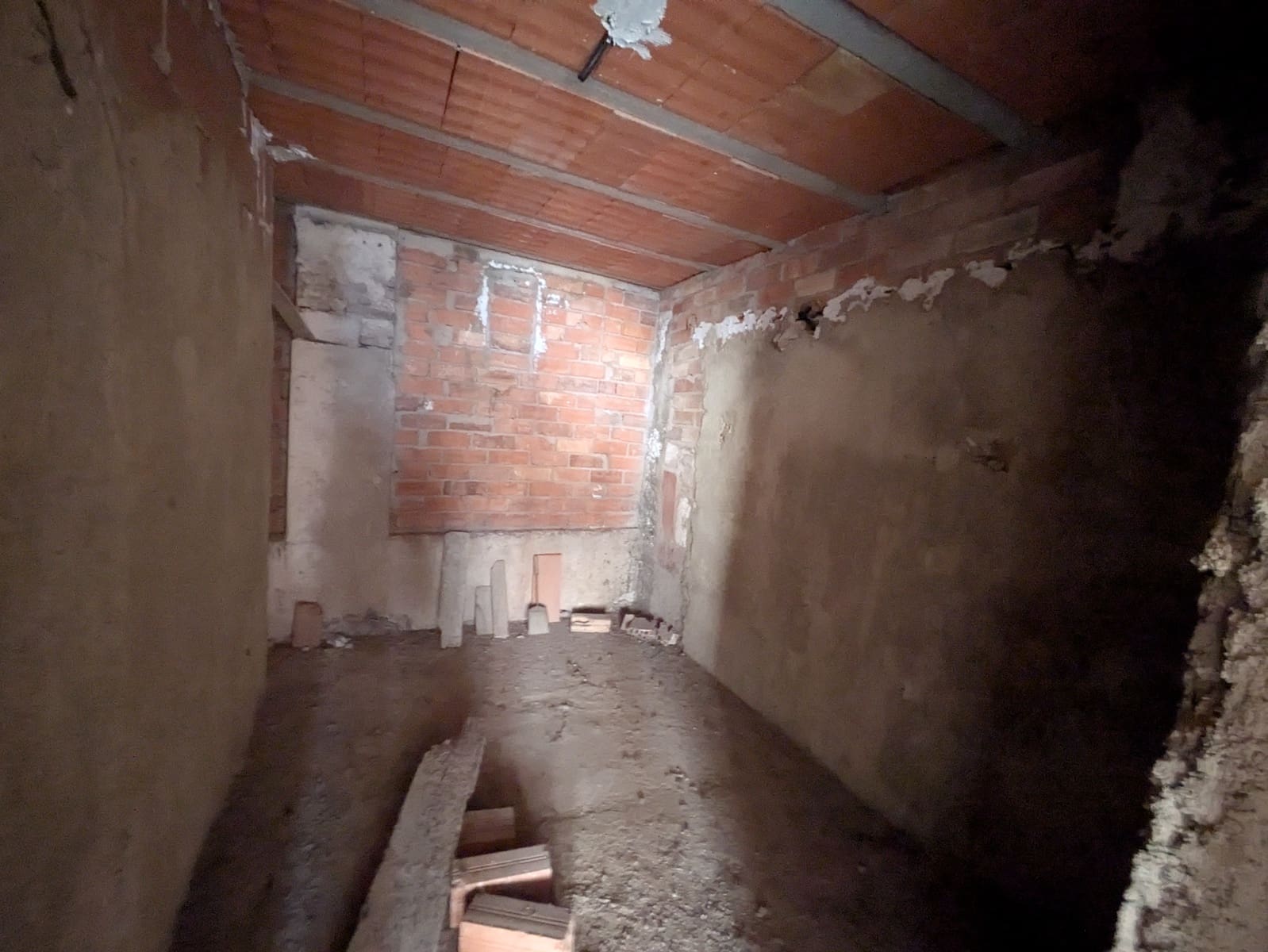 3 soveværelse Byhus til salg i Garcia med garage - € 13.000 (Ref: 8685653)