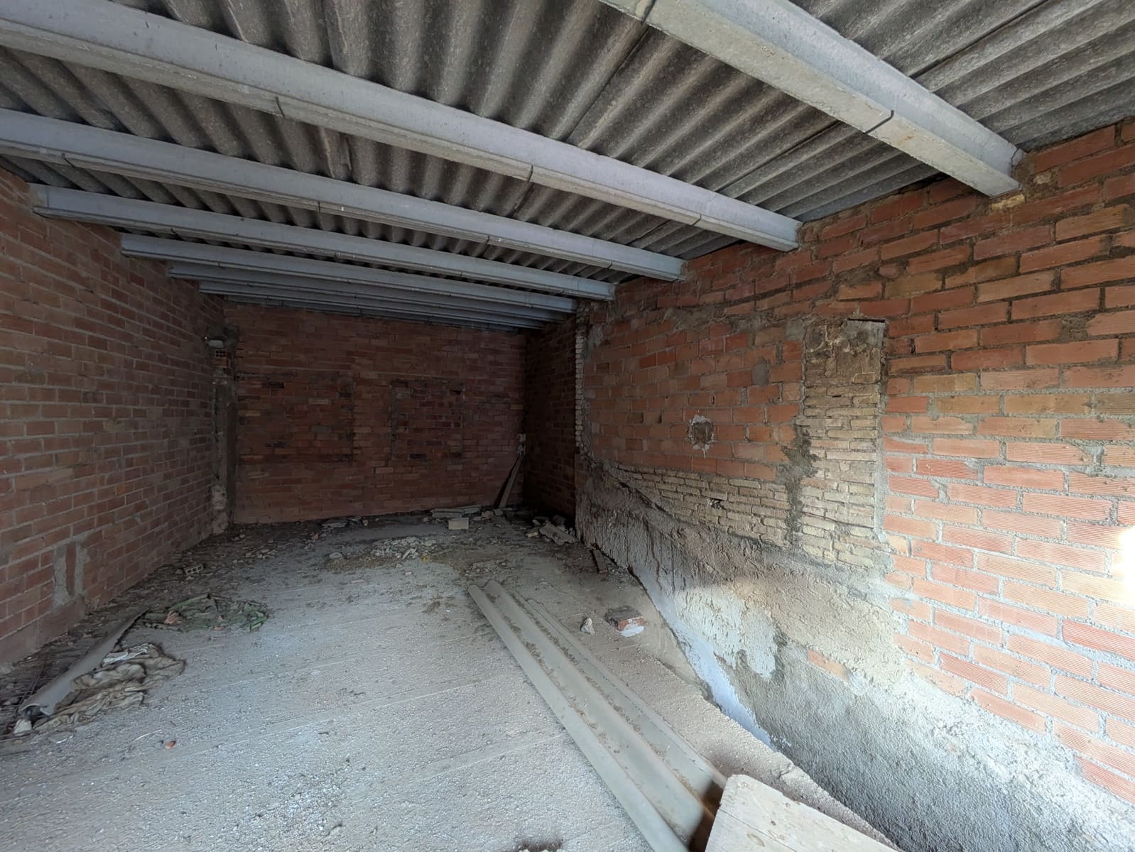 3 soveværelse Byhus til salg i Garcia med garage - € 13.000 (Ref: 8685653)