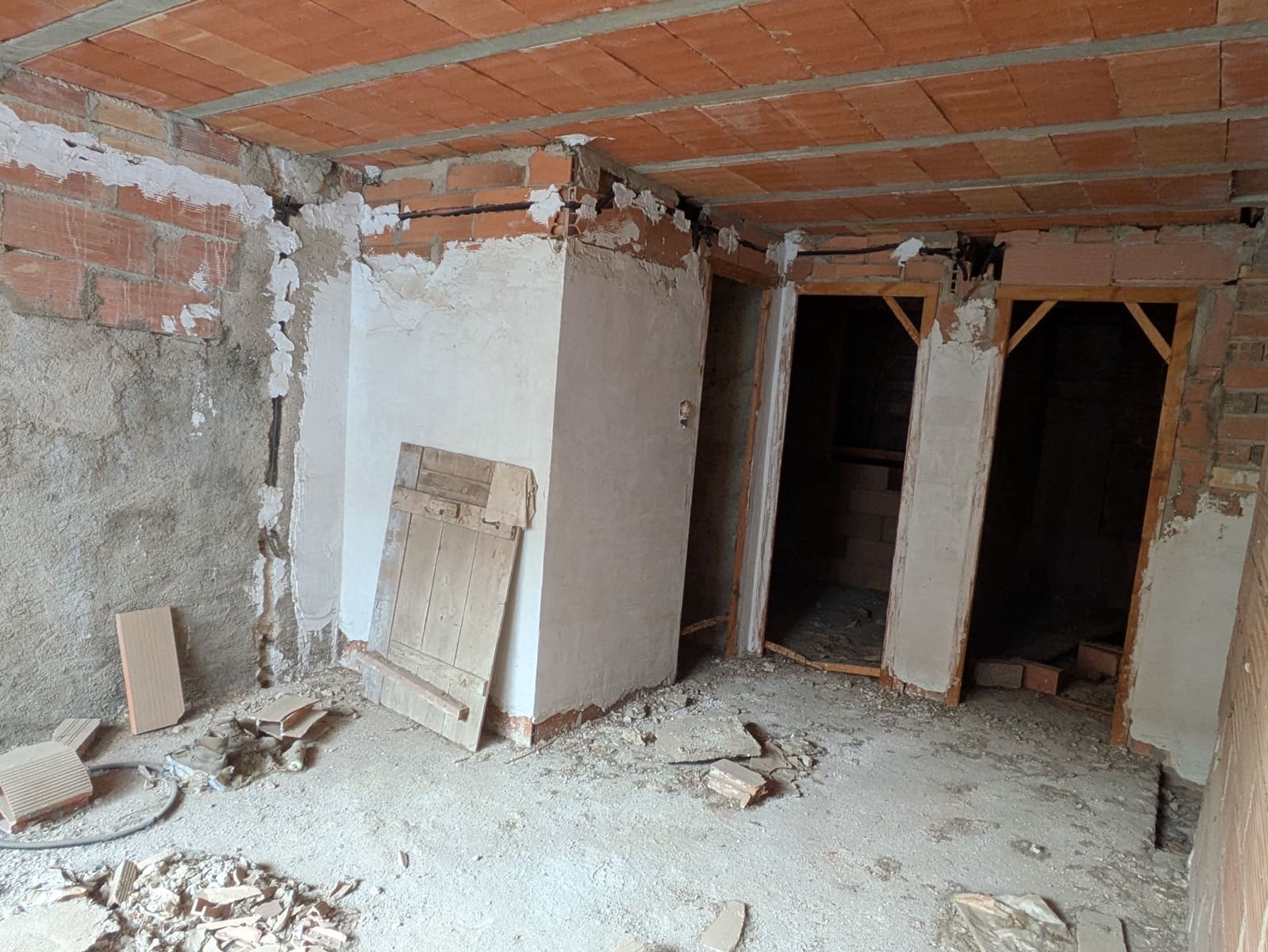 3 soveværelse Byhus til salg i Garcia med garage - € 13.000 (Ref: 8685653)