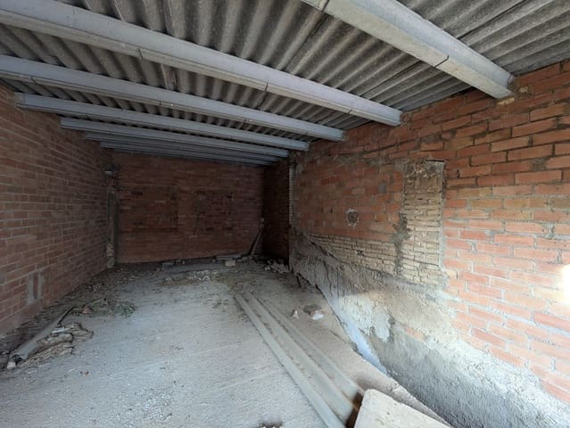 3 bedroom Townhouse for sale in Garcia with garage - € 13,000 (Ref: 8685653)