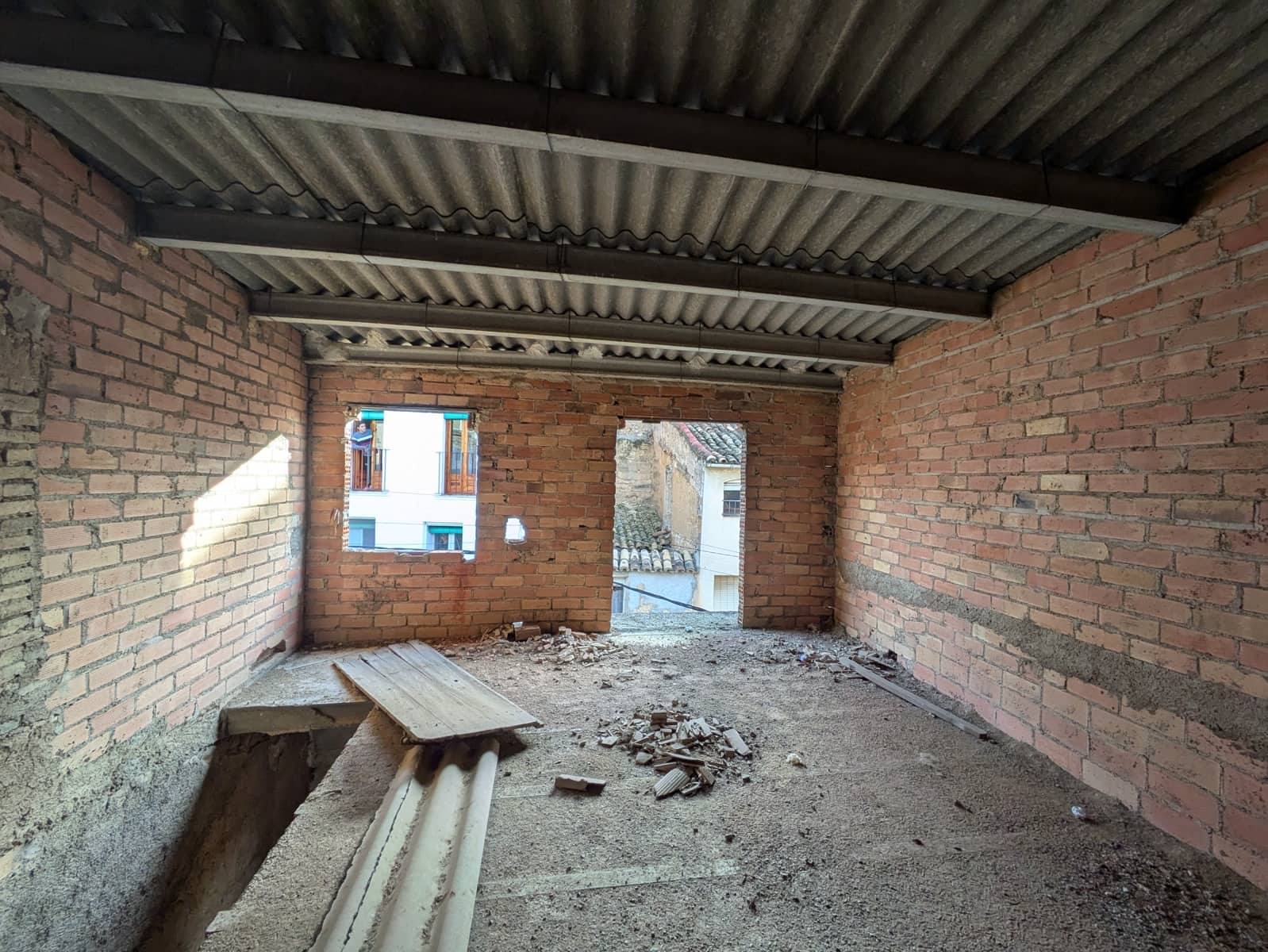 3 soveværelse Byhus til salg i Garcia med garage - € 13.000 (Ref: 8685653)