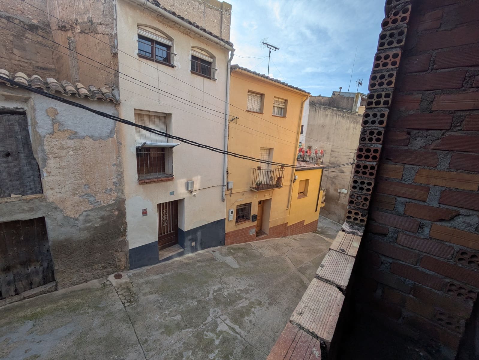 3 soveværelse Byhus til salg i Garcia med garage - € 13.000 (Ref: 8685653)