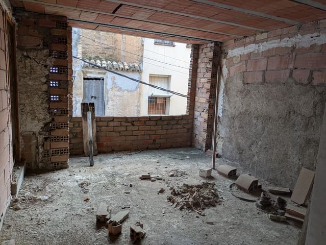 3 bedroom Townhouse for sale in Garcia with garage - € 13,000 (Ref: 8685653)