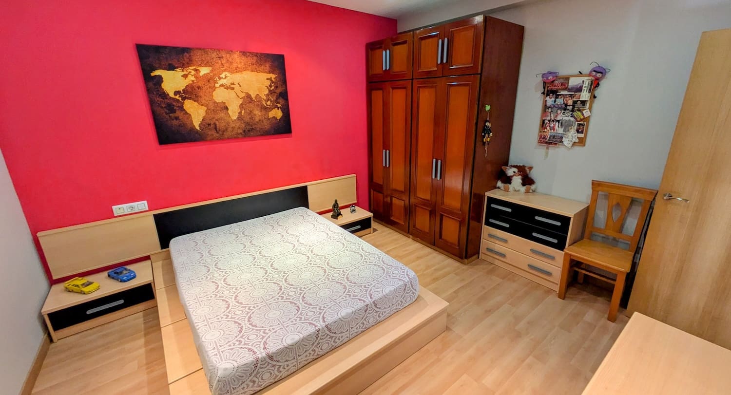 5 bedroom Townhouse for sale in Flix with garage - € 190,000 (Ref: 9181969)