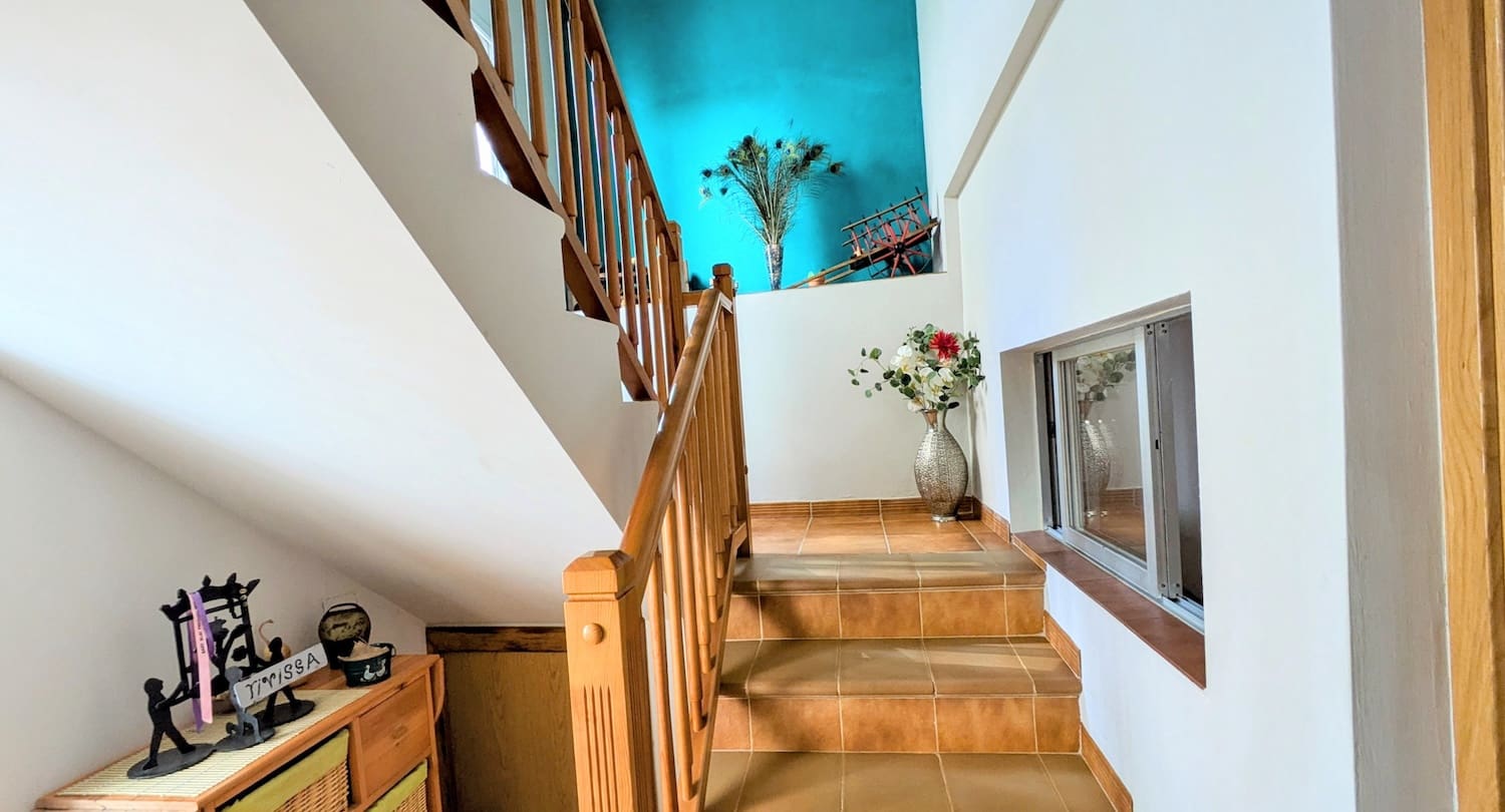 5 bedroom Townhouse for sale in Flix with garage - € 190,000 (Ref: 9181969)