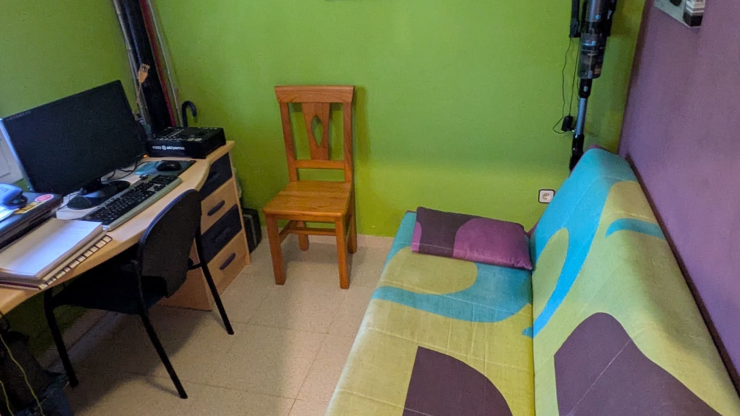 5 bedroom Townhouse for sale in Flix with garage - € 190,000 (Ref: 9181969)