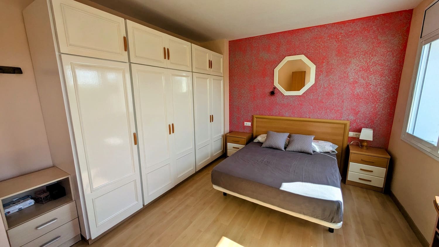 5 bedroom Townhouse for sale in Flix with garage - € 190,000 (Ref: 9181969)