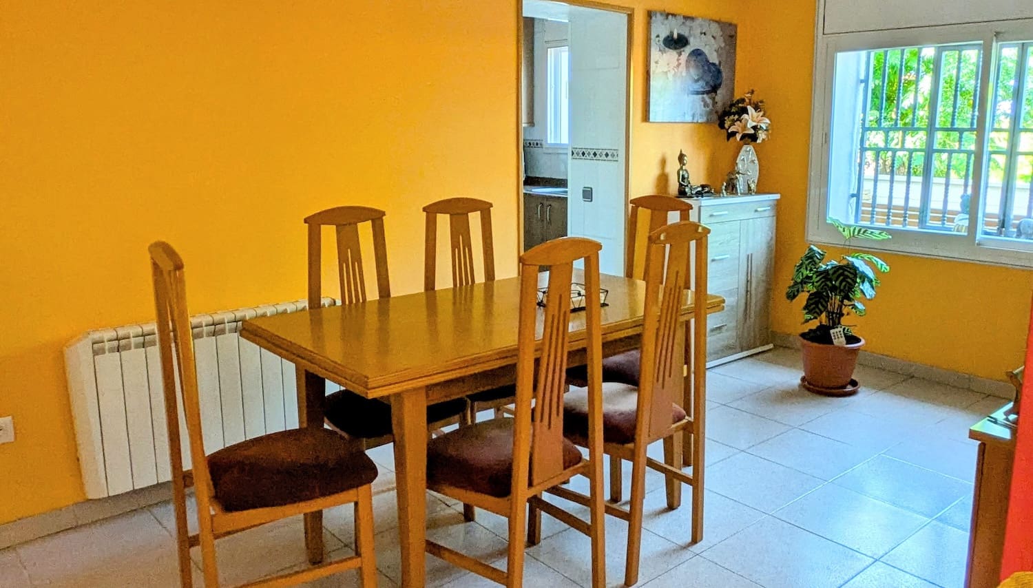 5 bedroom Townhouse for sale in Flix with garage - € 190,000 (Ref: 9181969)