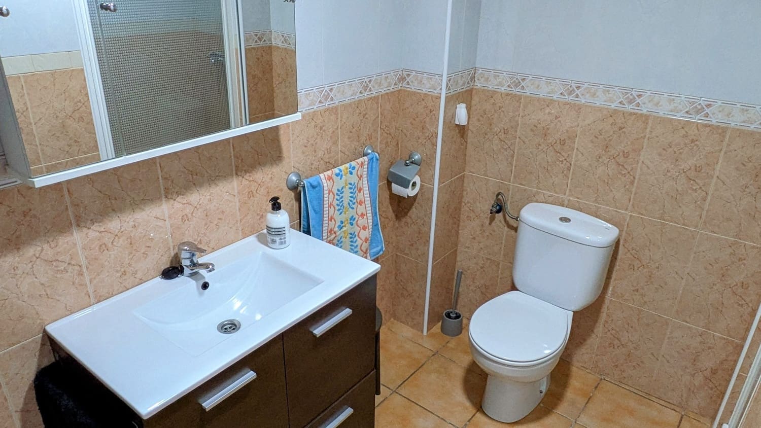 5 bedroom Townhouse for sale in Flix with garage - € 190,000 (Ref: 9181969)