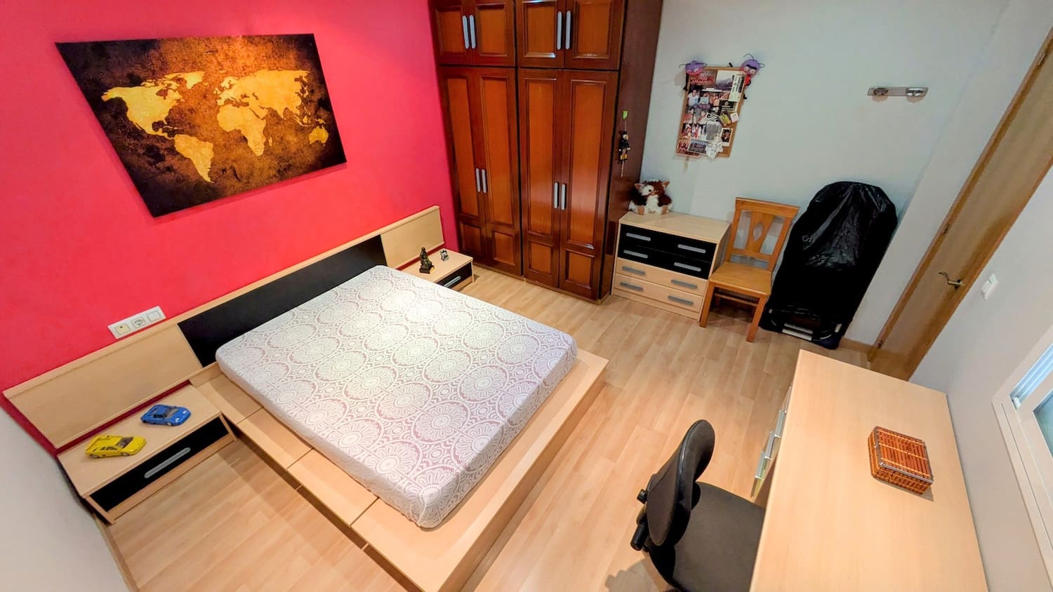 5 bedroom Townhouse for sale in Flix with garage - € 190,000 (Ref: 9181969)