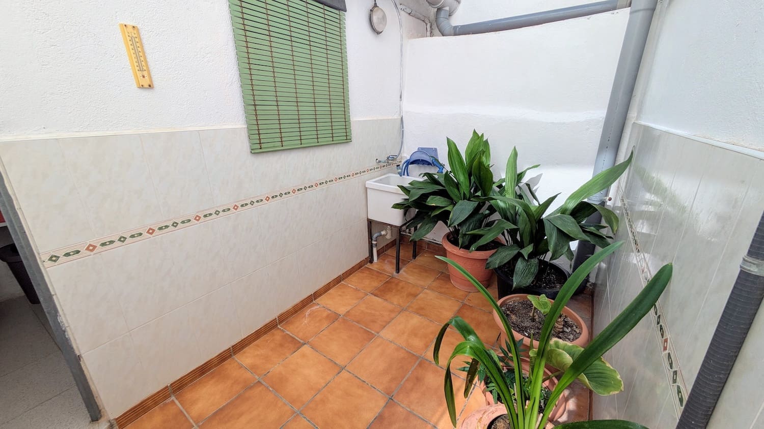 5 bedroom Townhouse for sale in Flix with garage - € 190,000 (Ref: 9181969)
