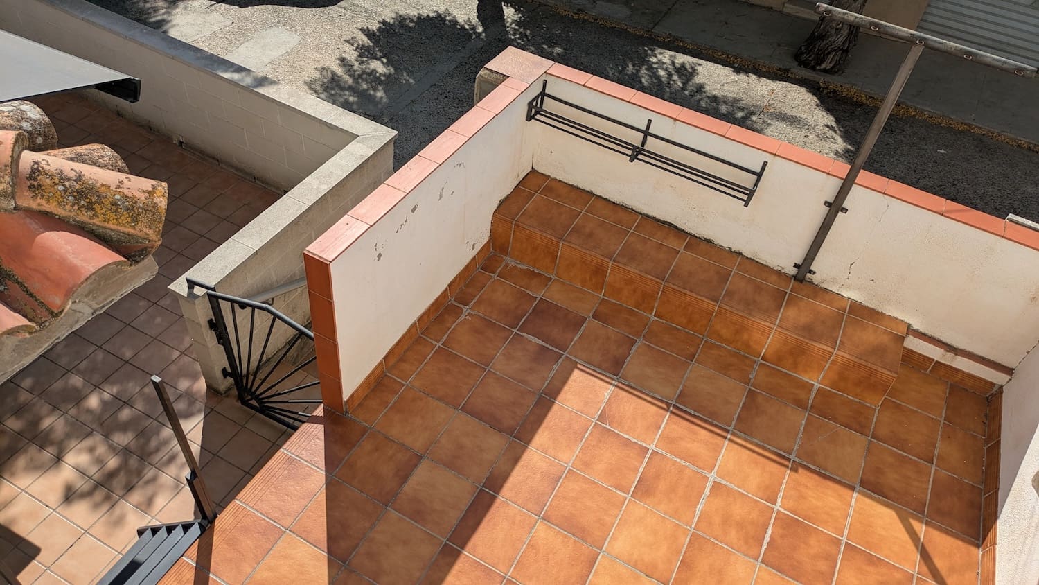 5 bedroom Townhouse for sale in Flix with garage - € 190,000 (Ref: 9181969)