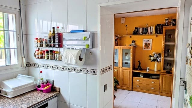 5 soverom Hus til salgs i Flix med garasje - € 190 000 (Ref: 9181969)