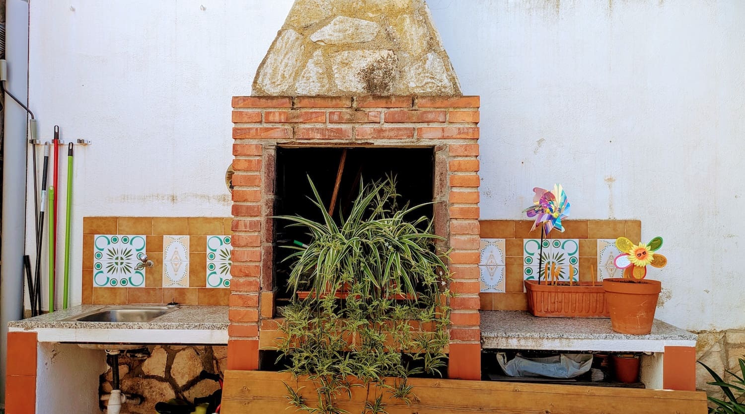 5 bedroom Townhouse for sale in Flix with garage - € 190,000 (Ref: 9181969)