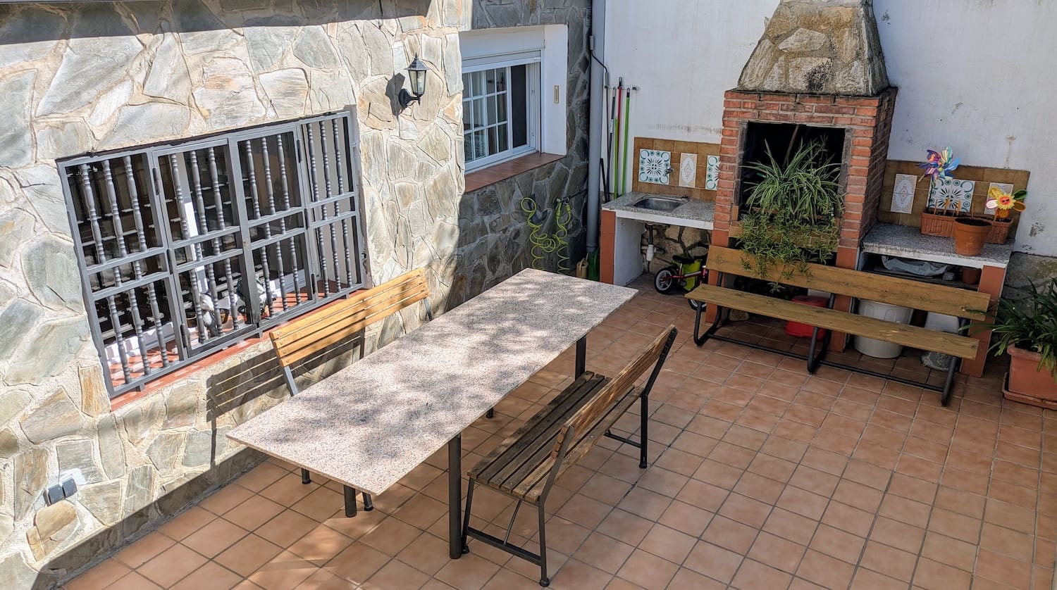 5 bedroom Townhouse for sale in Flix with garage - € 190,000 (Ref: 9181969)