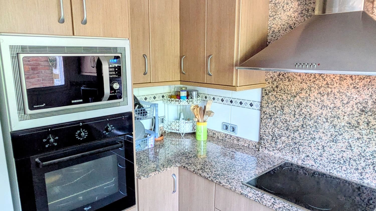 5 bedroom Townhouse for sale in Flix with garage - € 190,000 (Ref: 9181969)